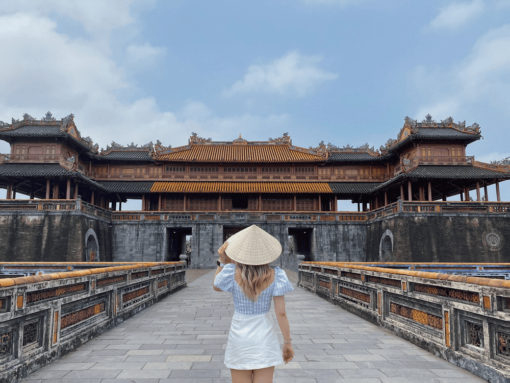 Khám phá kiến trúc cung đình tinh xảo tại Cố đô Huế.